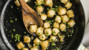 Seared Bay Scallops with Garlic-Butter Rice